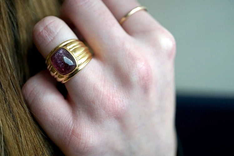 Bague 52 Boucheron - Bague cabochon en or jaune 18K et tourmaline rose 58 Facettes