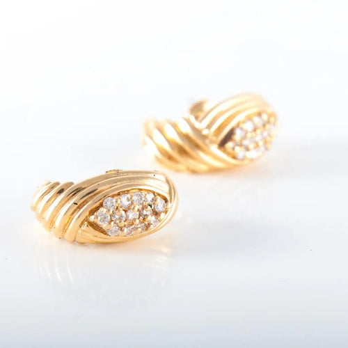 Boucles d'oreilles Boucles d’oreilles godronnées pavées de diamants en or jaune 18K 58 Facettes LP 907