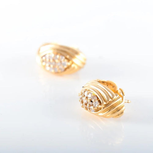 Boucles d'oreilles Boucles d’oreilles godronnées pavées de diamants en or jaune 18K 58 Facettes LP 907