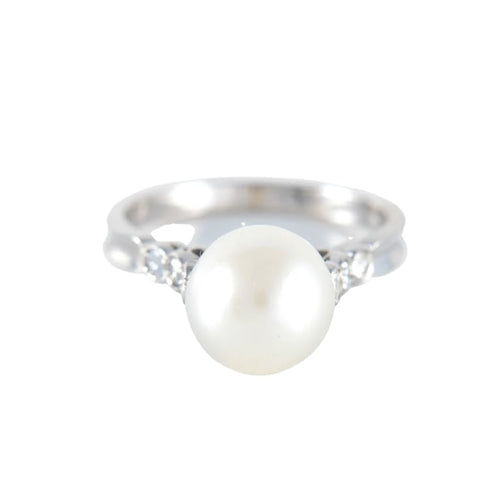 Bague 52 Bague en or gris 18K avec perle blanche et diamants 58 Facettes LP 918