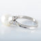 Bague 52 Bague en or gris 18K avec perle blanche et diamants 58 Facettes LP 918