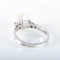 Bague 52 Bague en or gris 18K avec perle blanche et diamants 58 Facettes LP 918