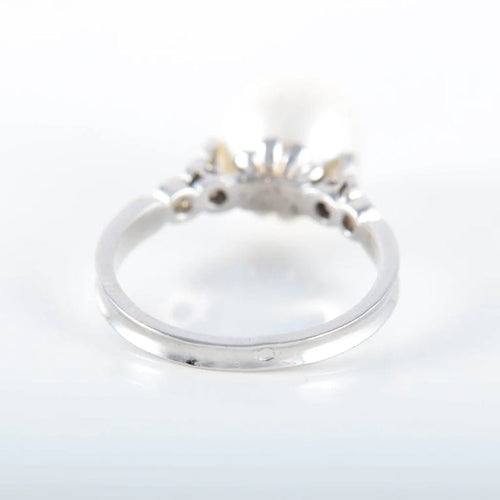 Bague 52 Bague en or gris 18K avec perle blanche et diamants 58 Facettes LP 918