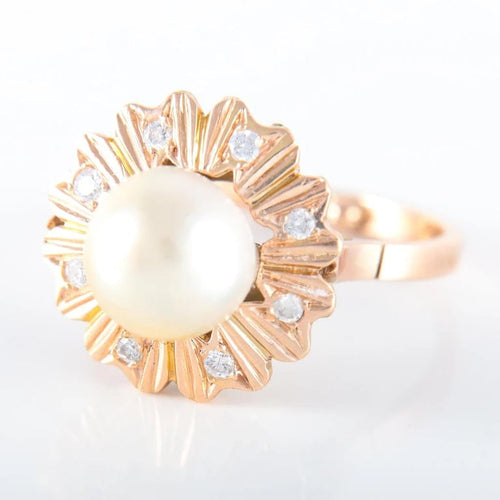 Bague 56 Bague fleur en or jaune 18K sertie d’une perle et diamants 58 Facettes LP 917