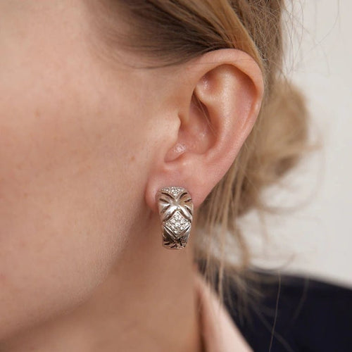 Boucles d'oreilles Créoles - Boucles d’oreilles en or gris 18K et diamants 58 Facettes