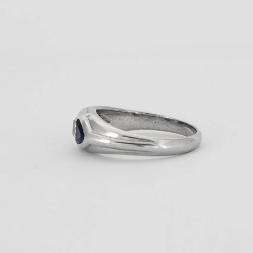 Bague 55 Bague en or gris 18K avec diamant et saphirs 58 Facettes