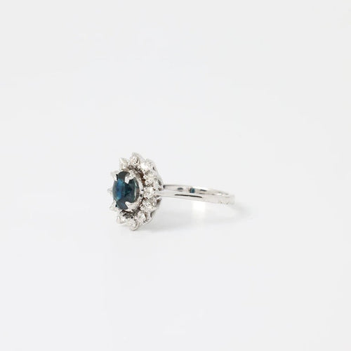 Bague 47 Bague marguerite en or gris 18k avec saphir ovale et diamants 58 Facettes 1