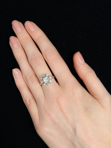 Bague 50 Bague marguerite en or blanc 750 et platine, diamants 58 Facettes