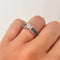 Bague 53 Bague solitaire en or blanc 18k avec diamants blancs et noirs 58 Facettes