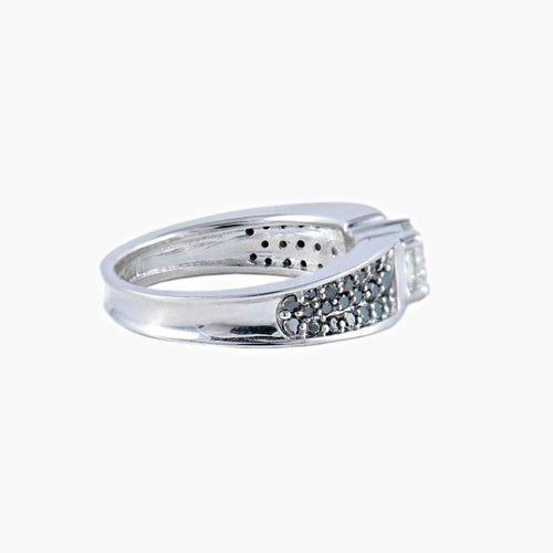 Bague 53 Bague solitaire en or blanc 18k avec diamants blancs et noirs 58 Facettes