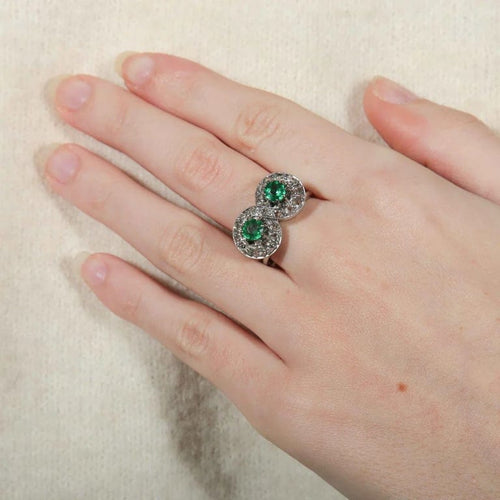 Bague 53 Bague en forme de 8 en or blanc 750 avec émeraudes et diamants 58 Facettes 8397