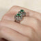Bague 53 Bague en forme de 8 en or blanc 750 avec émeraudes et diamants 58 Facettes 8397