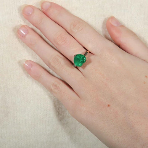 Bague 51 Bague cœur en or jaune 750 avec émeraude et diamants 58 Facettes 8392