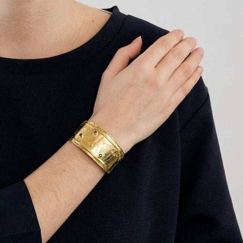 Bracelet De Prejilus - Bracelet manchette en or 18k serti de pierres 58 Facettes M8621