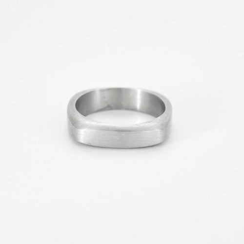 Bague 60 Bague carrée en or blanc brossé 18k 58 Facettes M8872