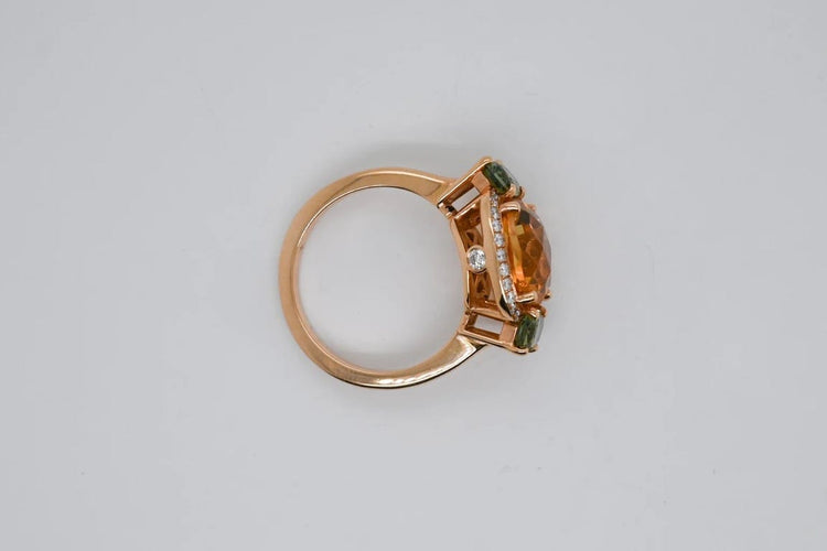 Bague 53.5 Bague cocktail en or rose avec citrine, saphirs verts et diamants 58 Facettes