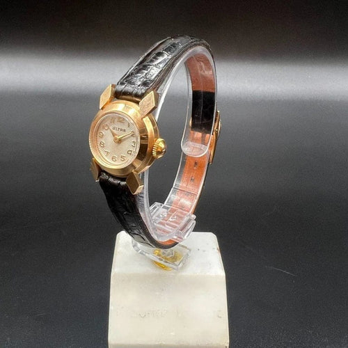 Montre Ultra - Montre femme vintage en or jaune 18 carats 58 Facettes