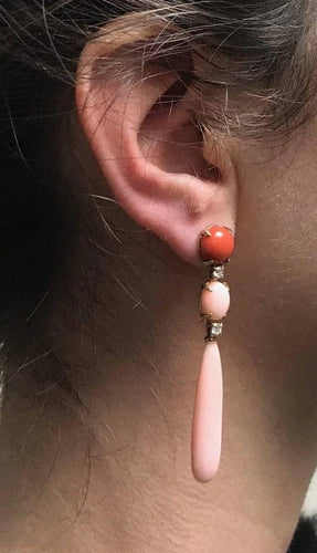 Boucles d'oreilles Boucles d'oreilles corail et diamants en or jaune 18 carats 58 Facettes 380123
