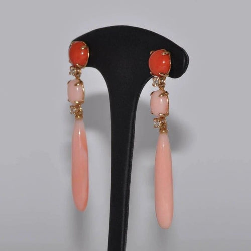 Boucles d'oreilles Boucles d'oreilles corail et diamants en or jaune 18 carats 58 Facettes 380123