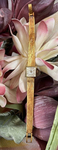 Montre Lip - Montre femme vintage en or jaune 58 Facettes