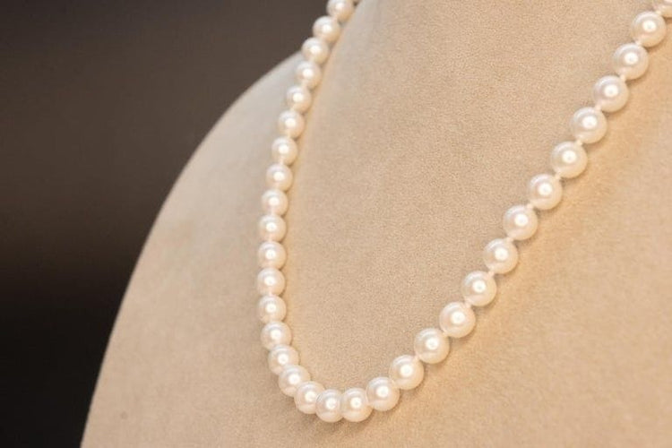 Collier Collier de perles Akoya en or jaune 18 carats 58 Facettes 35571