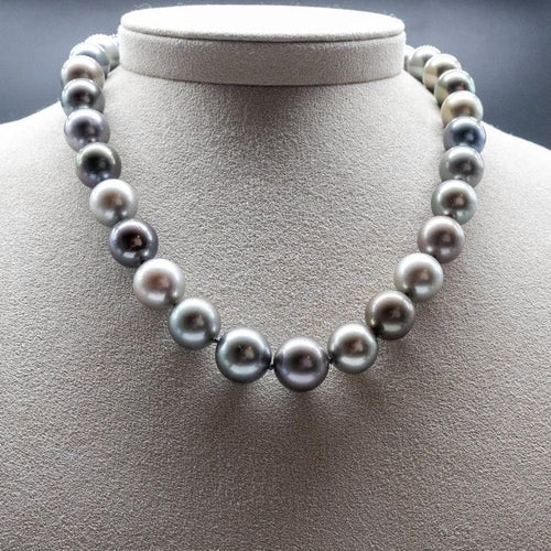 Collier Collier en perles de Tahiti avec fermoir en or blanc 18 carats 58 Facettes 355102