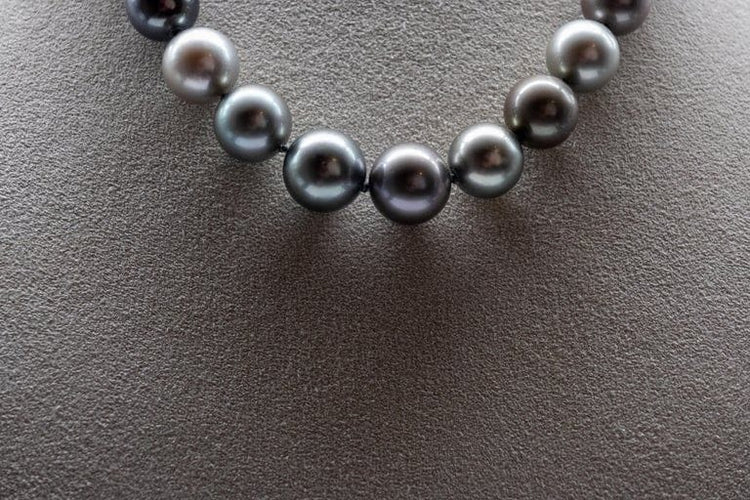 Collier Collier en perles de Tahiti avec fermoir en or blanc 18 carats 58 Facettes 355102