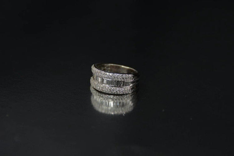 Bague 55 Bague en or blanc 18 carats sertie de diamants 58 Facettes