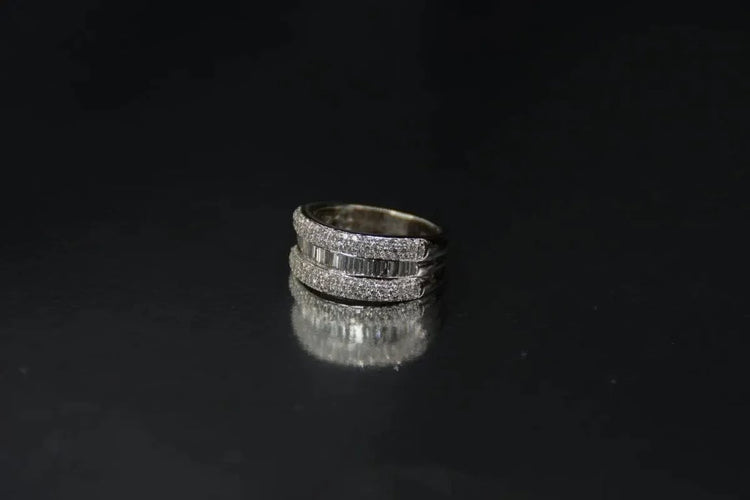 Bague 55 Bague en or blanc 18 carats sertie de diamants 58 Facettes