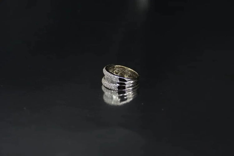 Bague 55 Bague en or blanc 18 carats sertie de diamants 58 Facettes