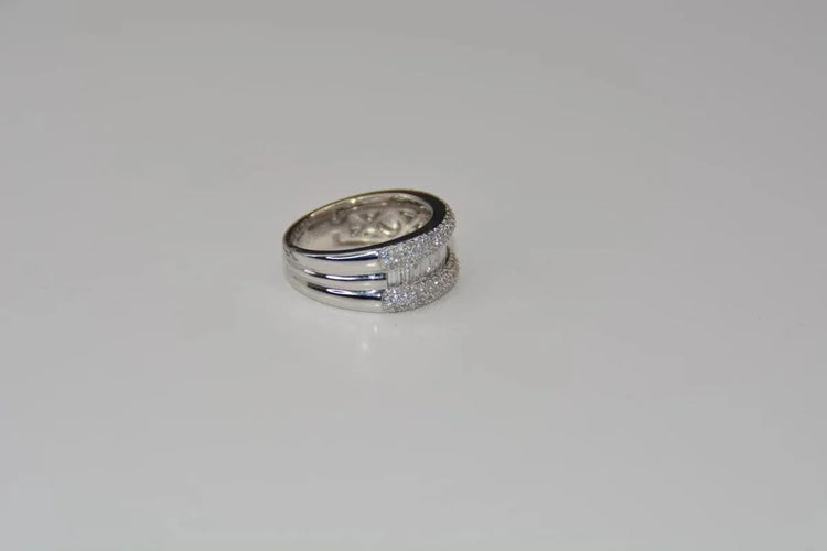 Bague 55 Bague en or blanc 18 carats sertie de diamants 58 Facettes