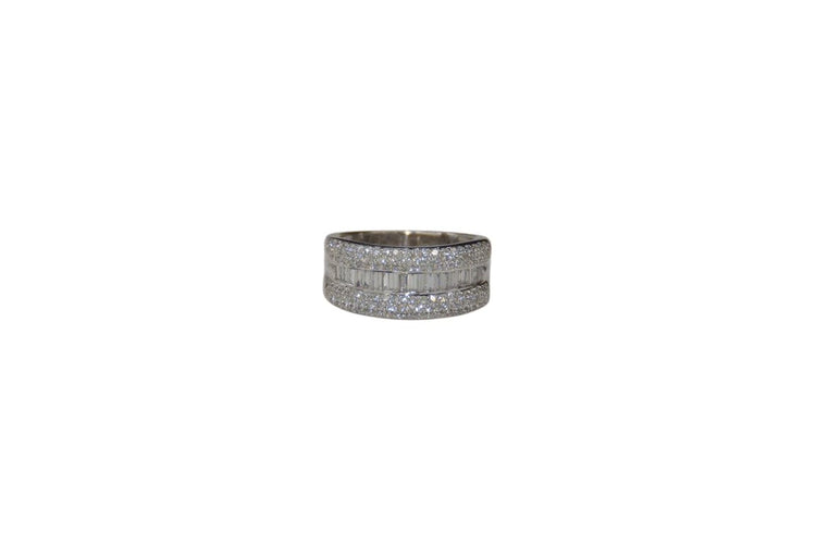 Bague 55 Bague en or blanc 18 carats sertie de diamants 58 Facettes