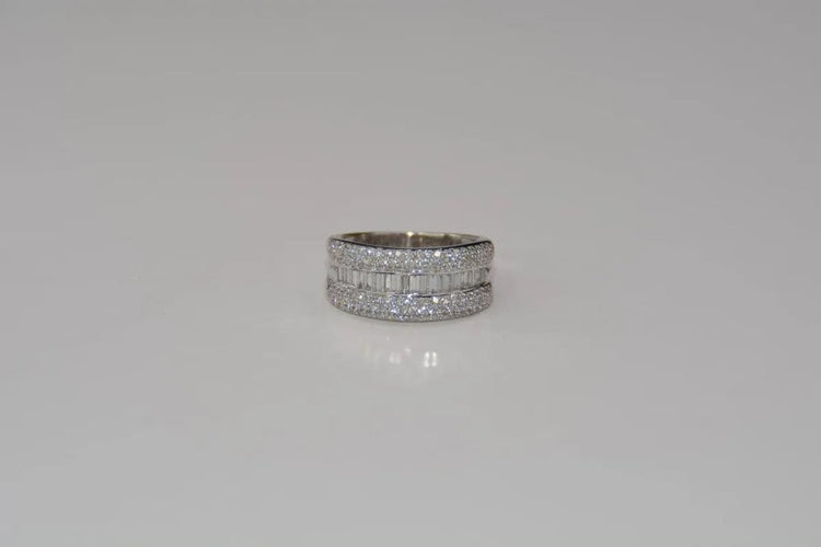 Bague 55 Bague en or blanc 18 carats sertie de diamants 58 Facettes