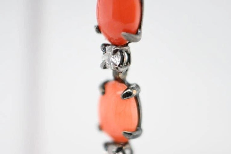 Boucles d'oreilles Boucles d'oreilles en or noir 18 carats, corail et diamants 58 Facettes