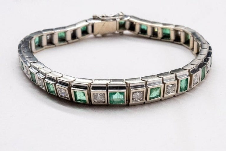 Bracelet Bracelet Art déco en or blanc, diamants et émeraudes 58 Facettes