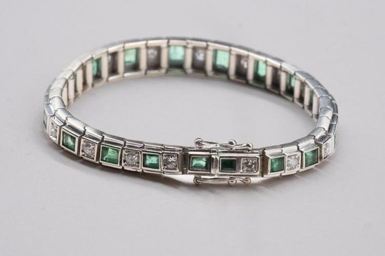 Bracelet Bracelet Art déco en or blanc, diamants et émeraudes 58 Facettes
