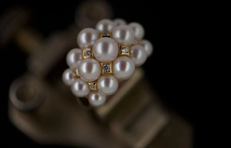 Bague 55 Bague cocktail en or 18 carats avec perles et diamants 58 Facettes