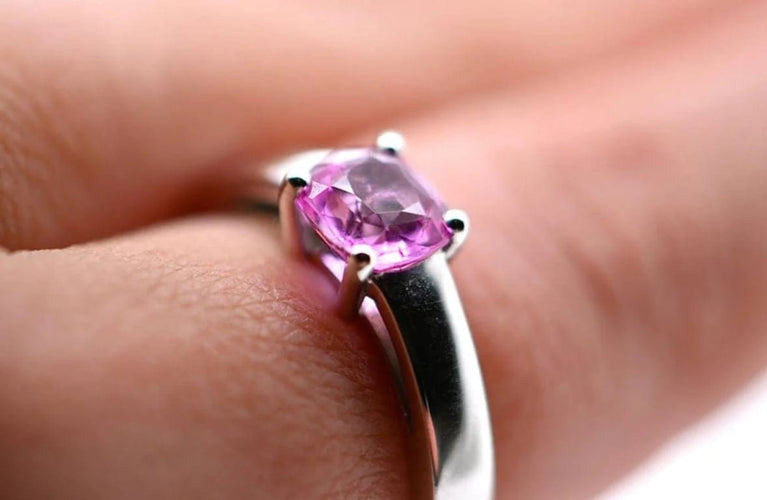Bague 54 Bague en or blanc 18 carats avec saphir rose 58 Facettes