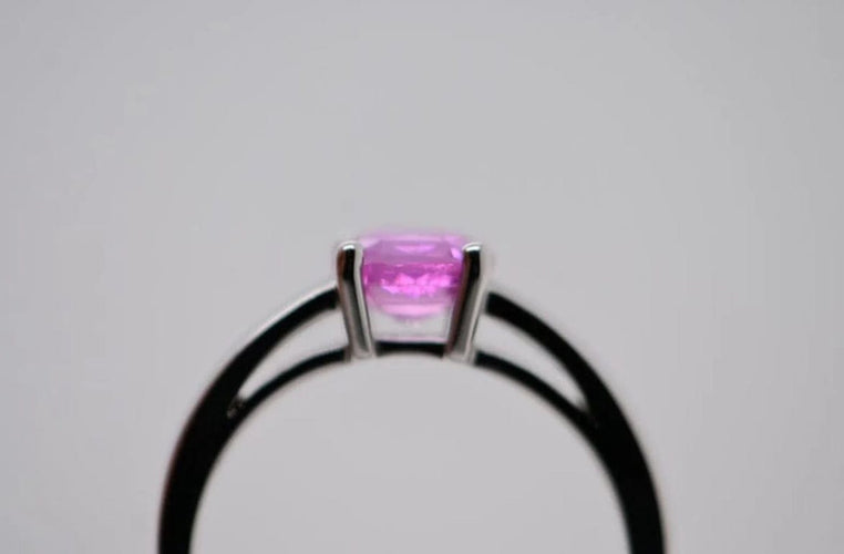 Bague 54 Bague en or blanc 18 carats avec saphir rose 58 Facettes