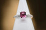 Bague 54 Bague en or blanc 18 carats avec diamants et saphir rose 58 Facettes