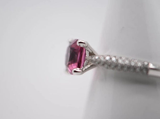 Bague 54 Bague en or blanc 18 carats avec diamants et saphir rose 58 Facettes