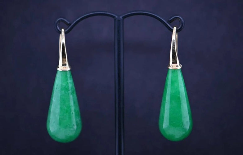 Boucles d'oreilles Boucles d’oreilles en jade avec crochets en or jaune 18 carats 58 Facettes