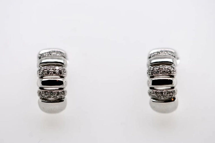 Boucles d'oreilles Boucles d'oreilles demi-cercle en or blanc 18 carats et diamants 58 Facettes