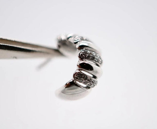 Boucles d'oreilles Boucles d'oreilles demi-cercle en or blanc 18 carats et diamants 58 Facettes