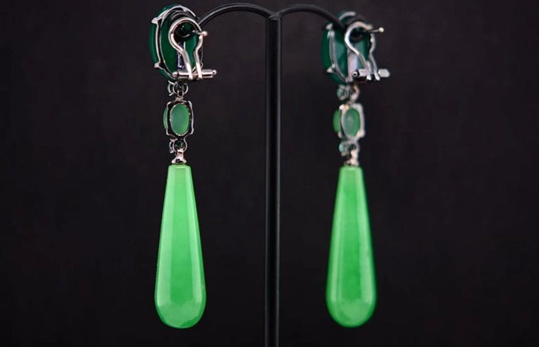 Boucles d'oreilles Boucles d'oreilles en agate verte et jade en or blanc 18 carats 58 Facettes
