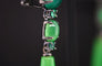 Boucles d'oreilles Boucles d'oreilles en or blanc 18 carats, émeraudes, jade et agate verte 58 Facettes