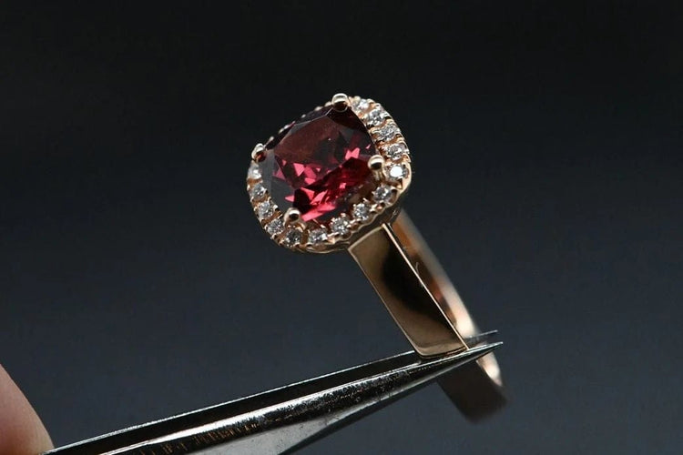 Bague 54 Bague en or rose 18 carats avec rhodolite et diamants 58 Facettes