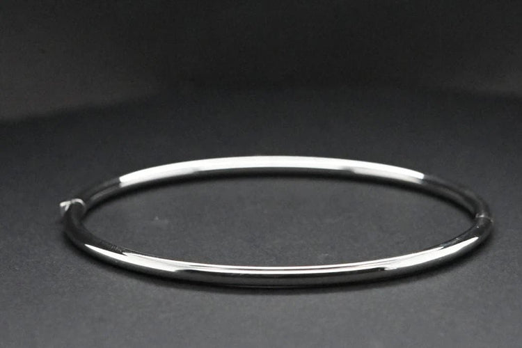 Bracelet Bracelet jonc ovale en or blanc 18 carats 58 Facettes