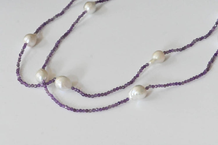 Collier Collier en améthyste et perles d’eau douce 58 Facettes