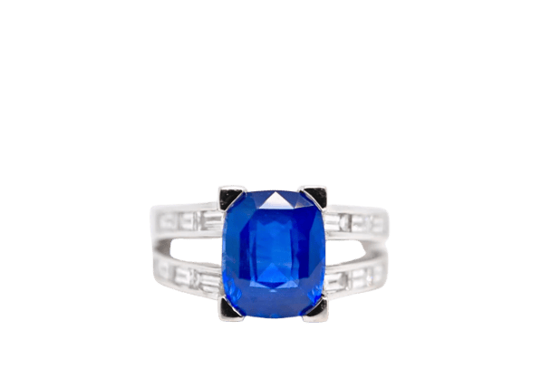 Bague 53 Bague en or blanc 18 carats au saphir 5,77 ct et diamants 58 Facettes
